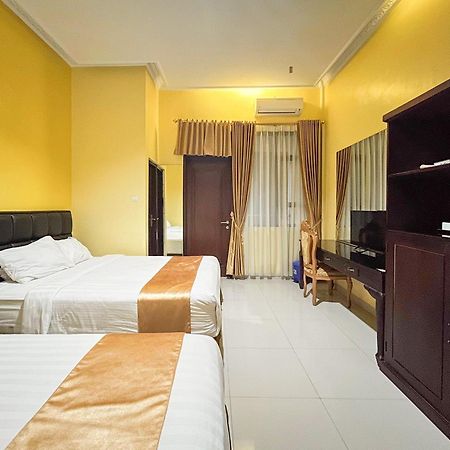 Kartika Hotel Syariah Pacitan Mitra Reddoorz Esterno foto