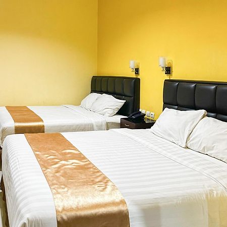 Kartika Hotel Syariah Pacitan Mitra Reddoorz Esterno foto