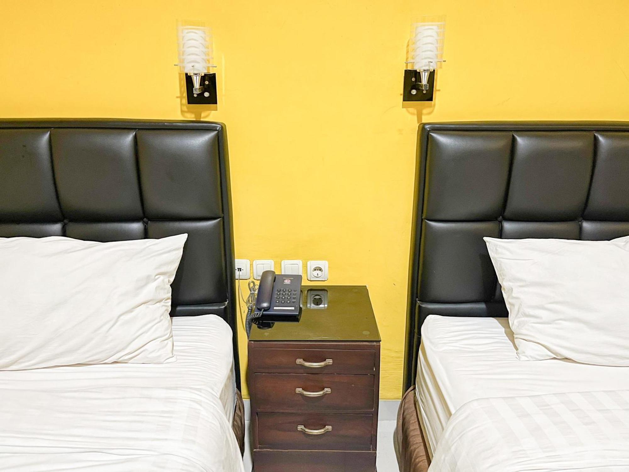 Kartika Hotel Syariah Pacitan Mitra Reddoorz Esterno foto