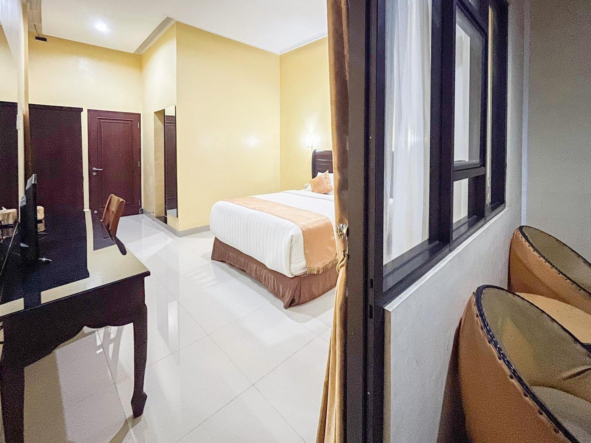 Kartika Hotel Syariah Pacitan Mitra Reddoorz Esterno foto