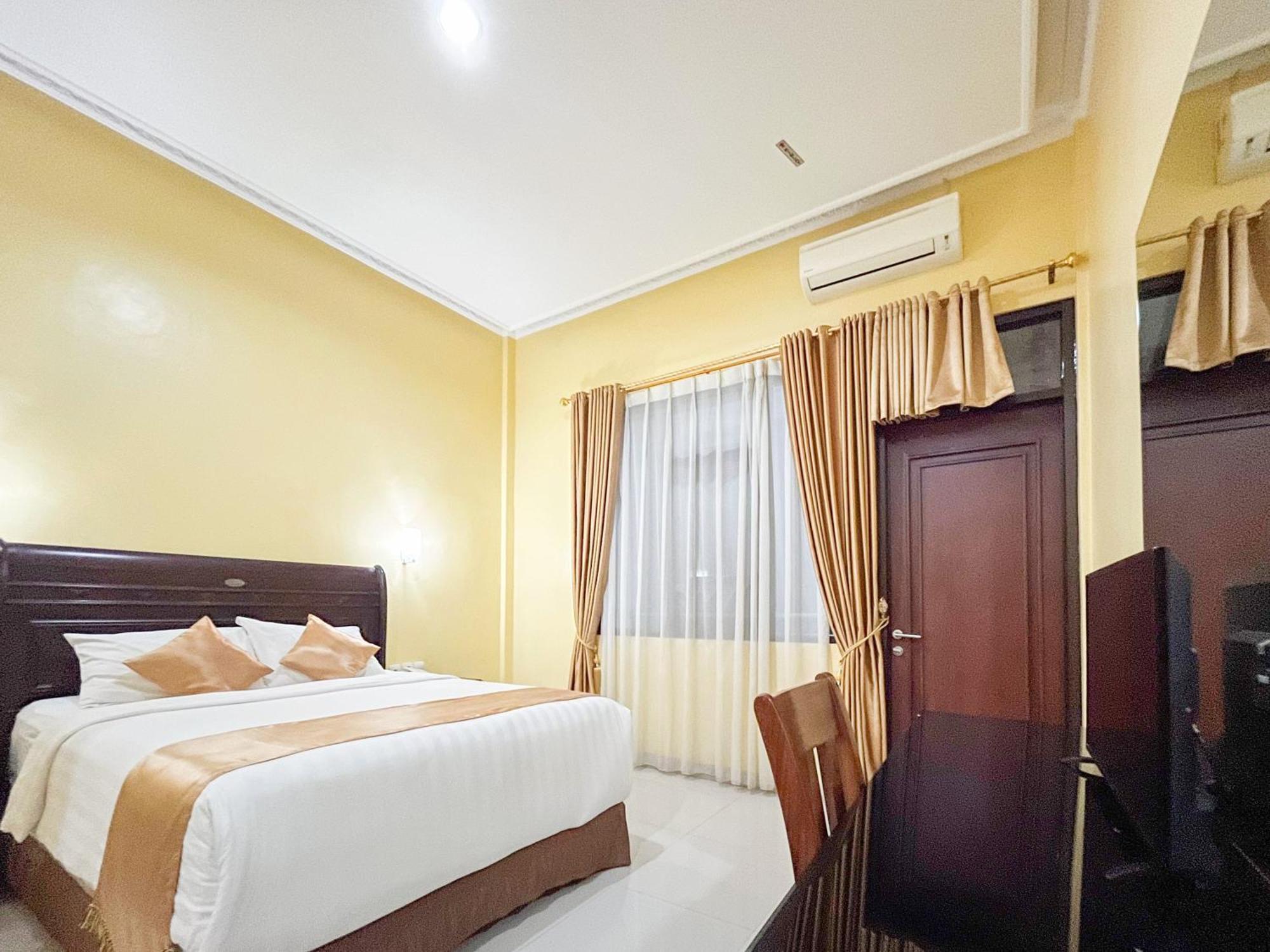 Kartika Hotel Syariah Pacitan Mitra Reddoorz Esterno foto