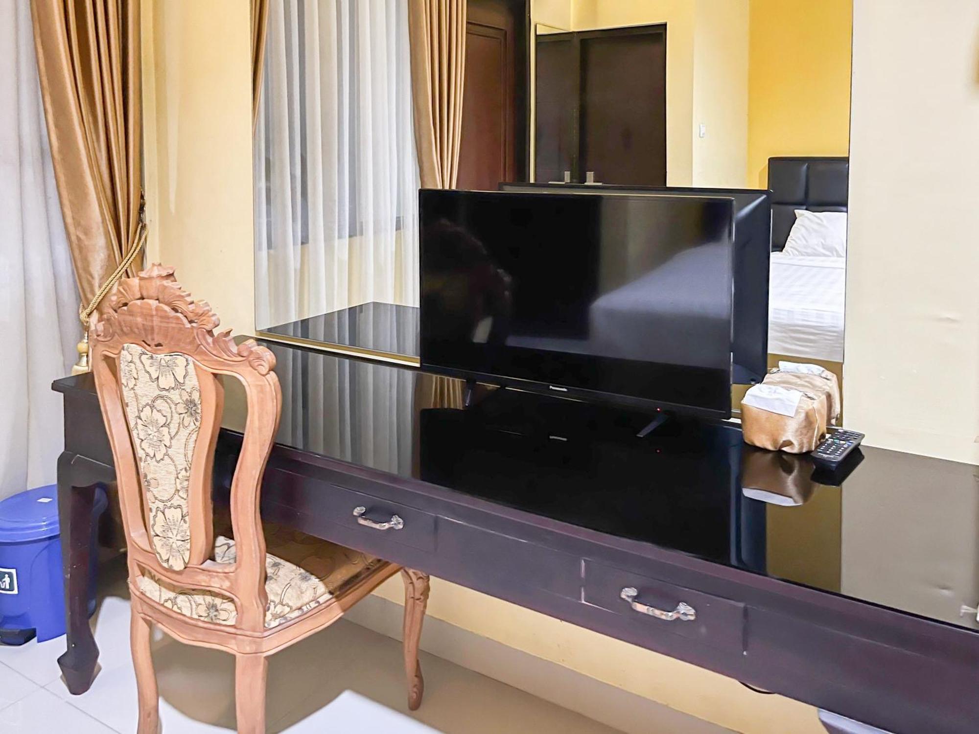 Kartika Hotel Syariah Pacitan Mitra Reddoorz Esterno foto