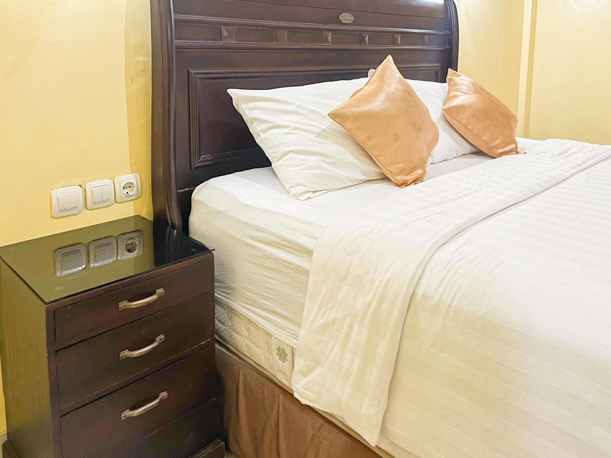 Kartika Hotel Syariah Pacitan Mitra Reddoorz Esterno foto