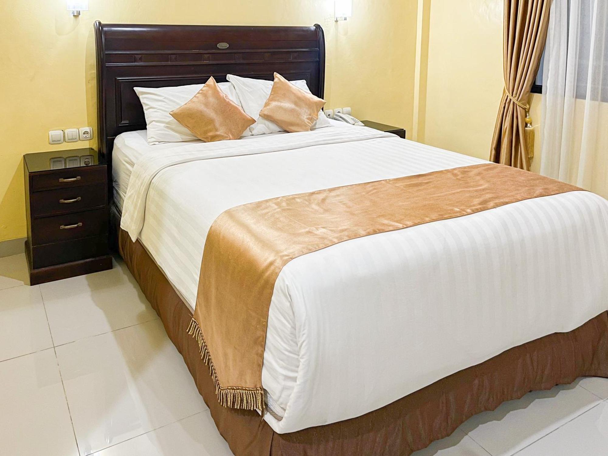 Kartika Hotel Syariah Pacitan Mitra Reddoorz Esterno foto