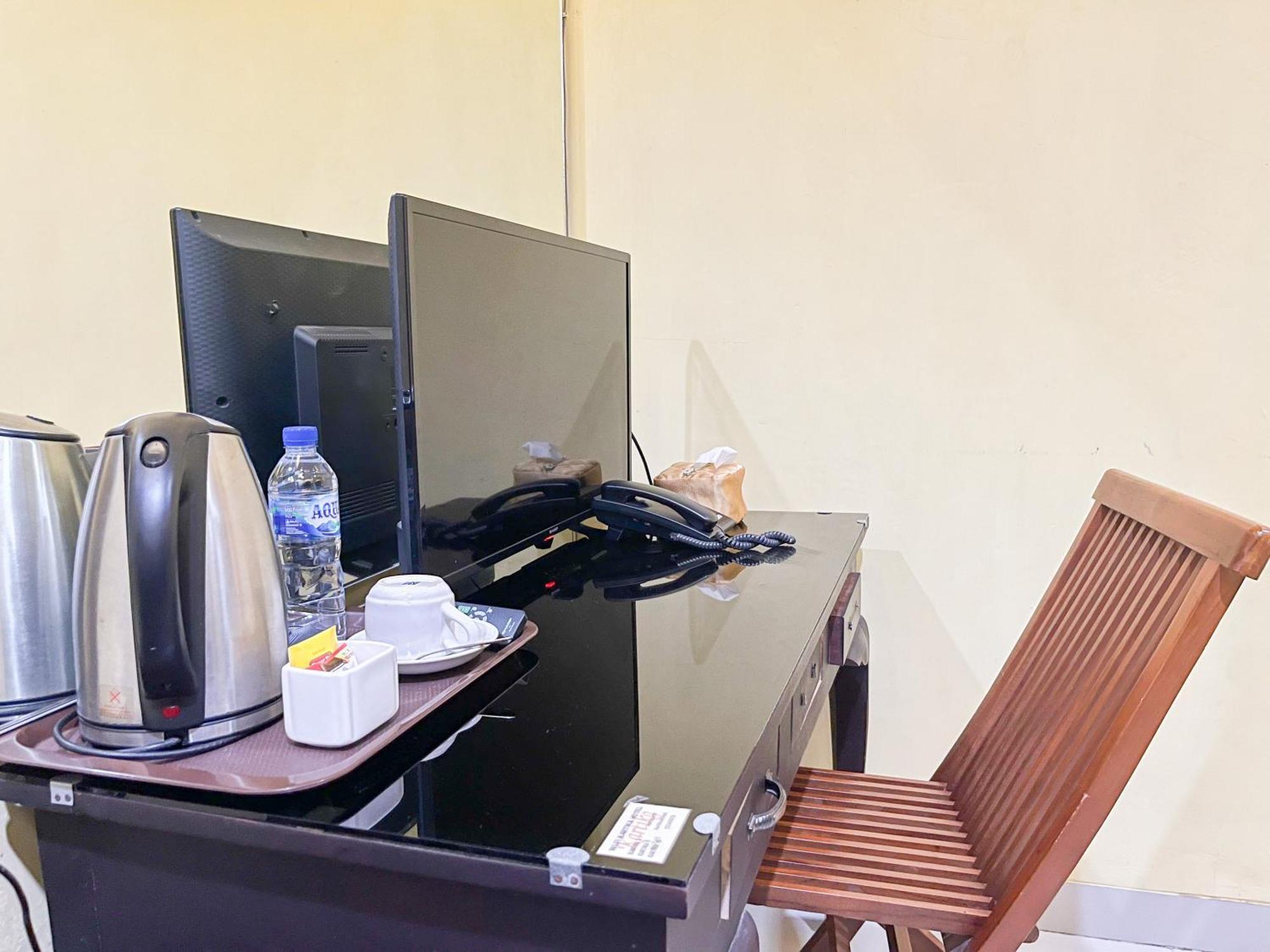 Kartika Hotel Syariah Pacitan Mitra Reddoorz Esterno foto