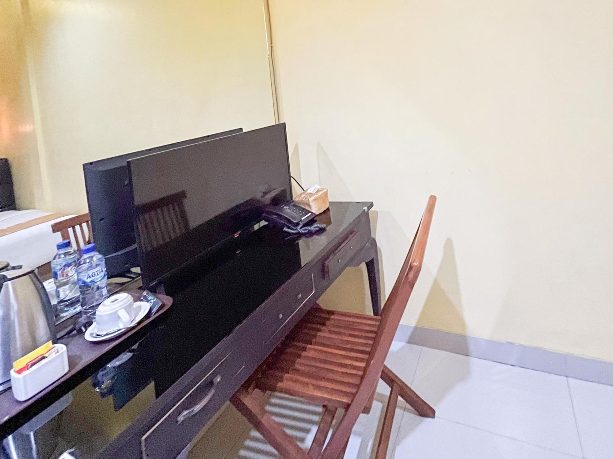 Kartika Hotel Syariah Pacitan Mitra Reddoorz Esterno foto