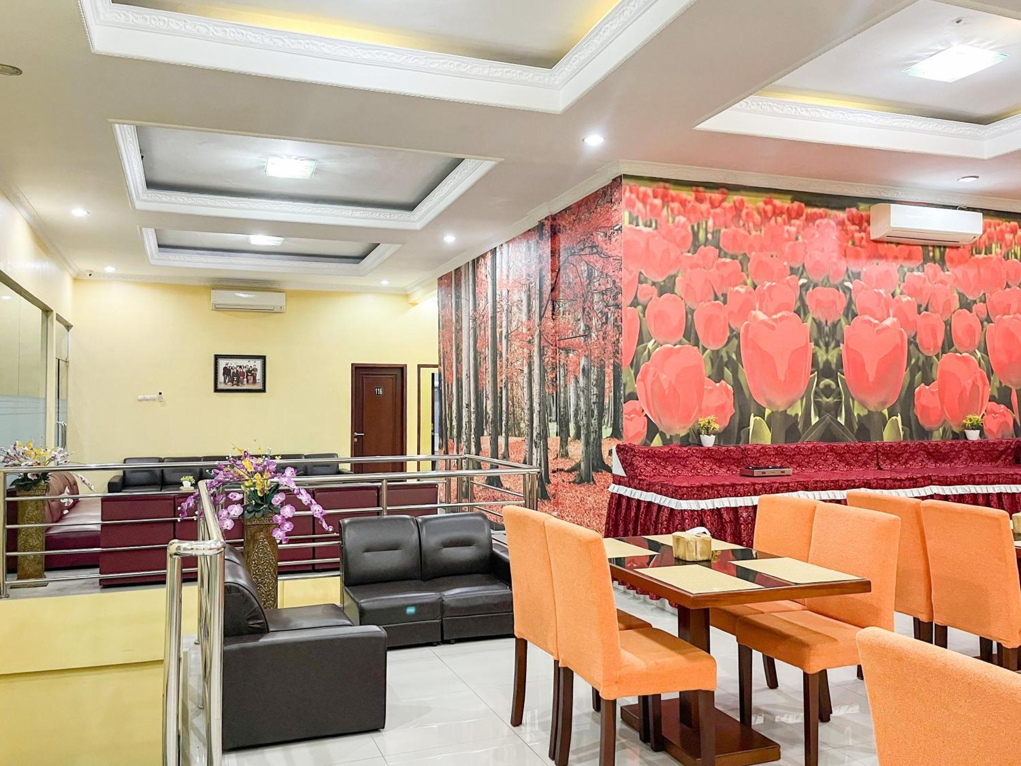 Kartika Hotel Syariah Pacitan Mitra Reddoorz Esterno foto