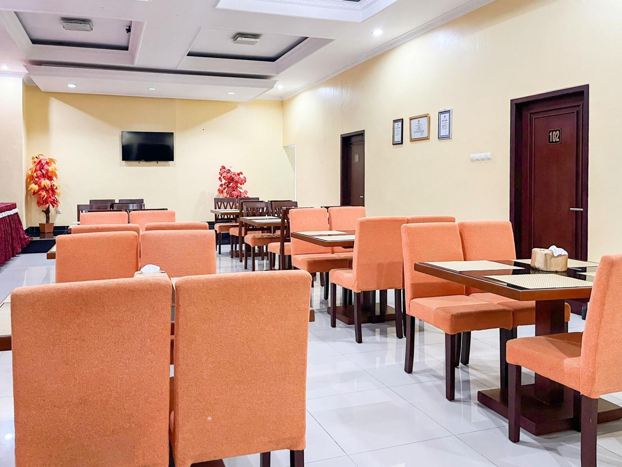 Kartika Hotel Syariah Pacitan Mitra Reddoorz Esterno foto