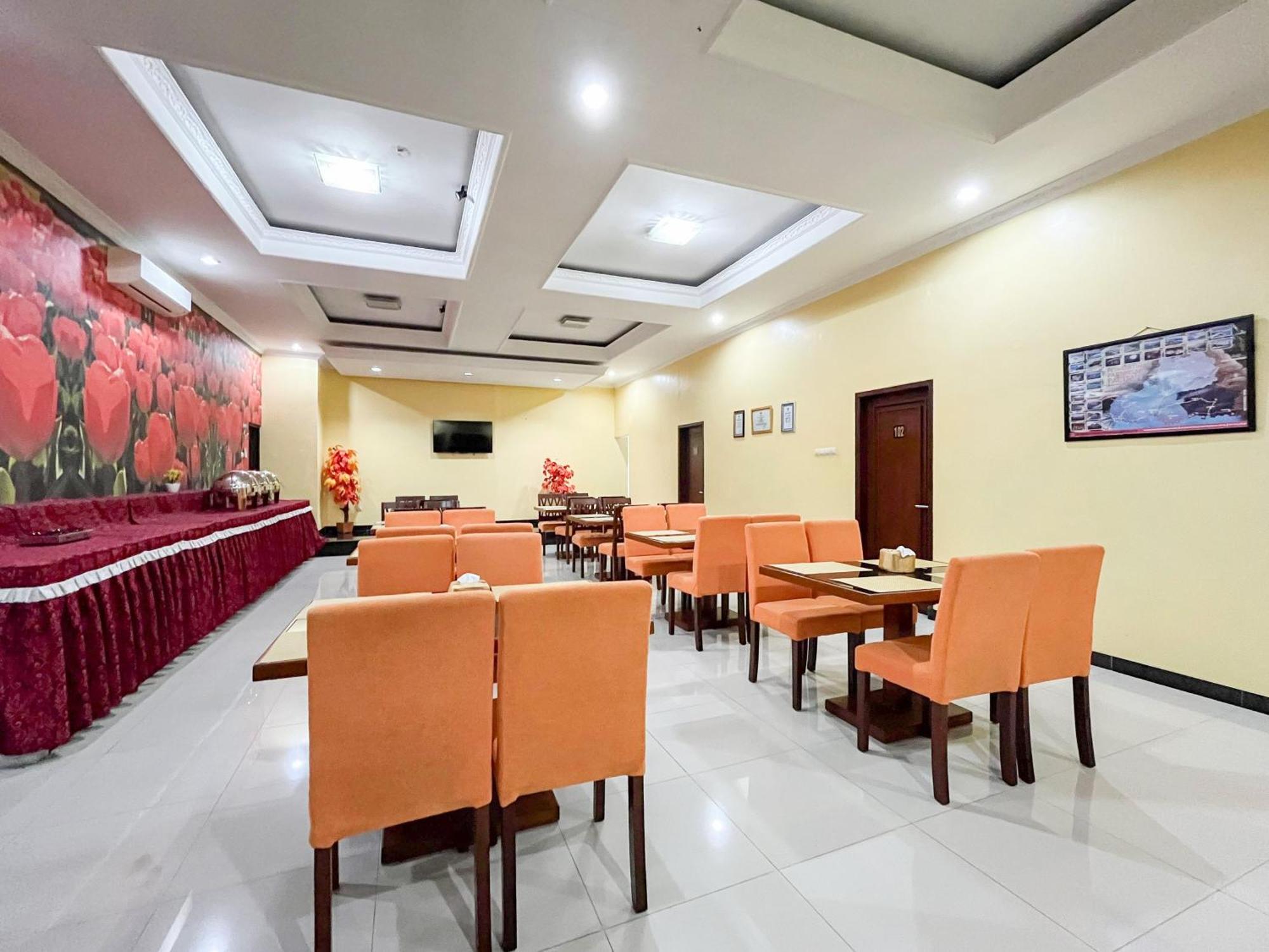 Kartika Hotel Syariah Pacitan Mitra Reddoorz Esterno foto