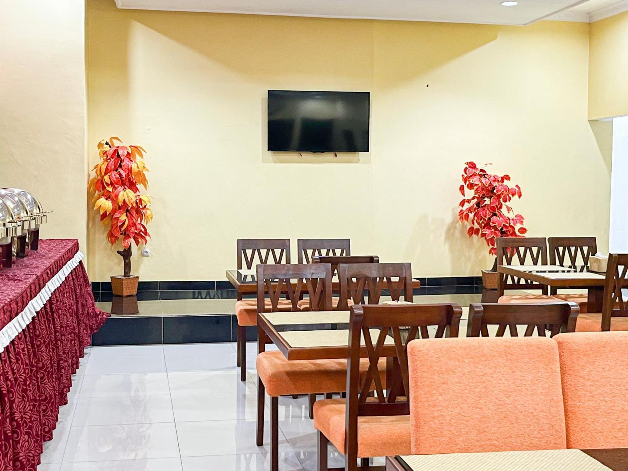 Kartika Hotel Syariah Pacitan Mitra Reddoorz Esterno foto