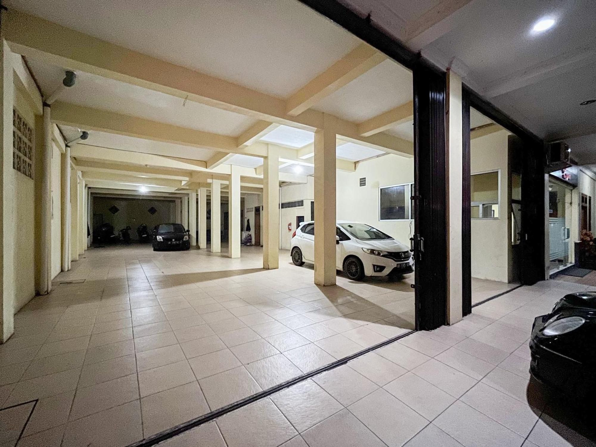 Kartika Hotel Syariah Pacitan Mitra Reddoorz Esterno foto