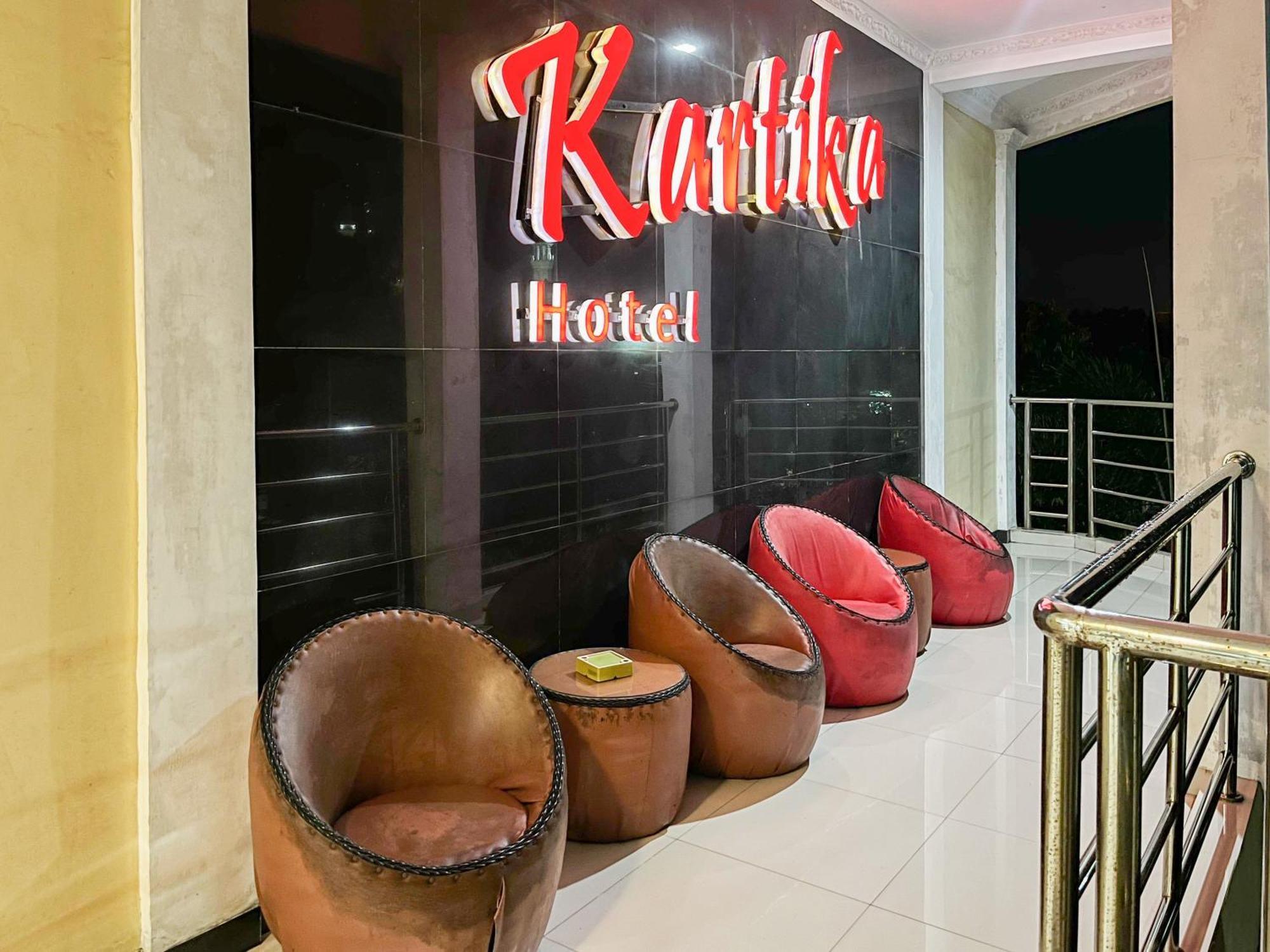 Kartika Hotel Syariah Pacitan Mitra Reddoorz Esterno foto