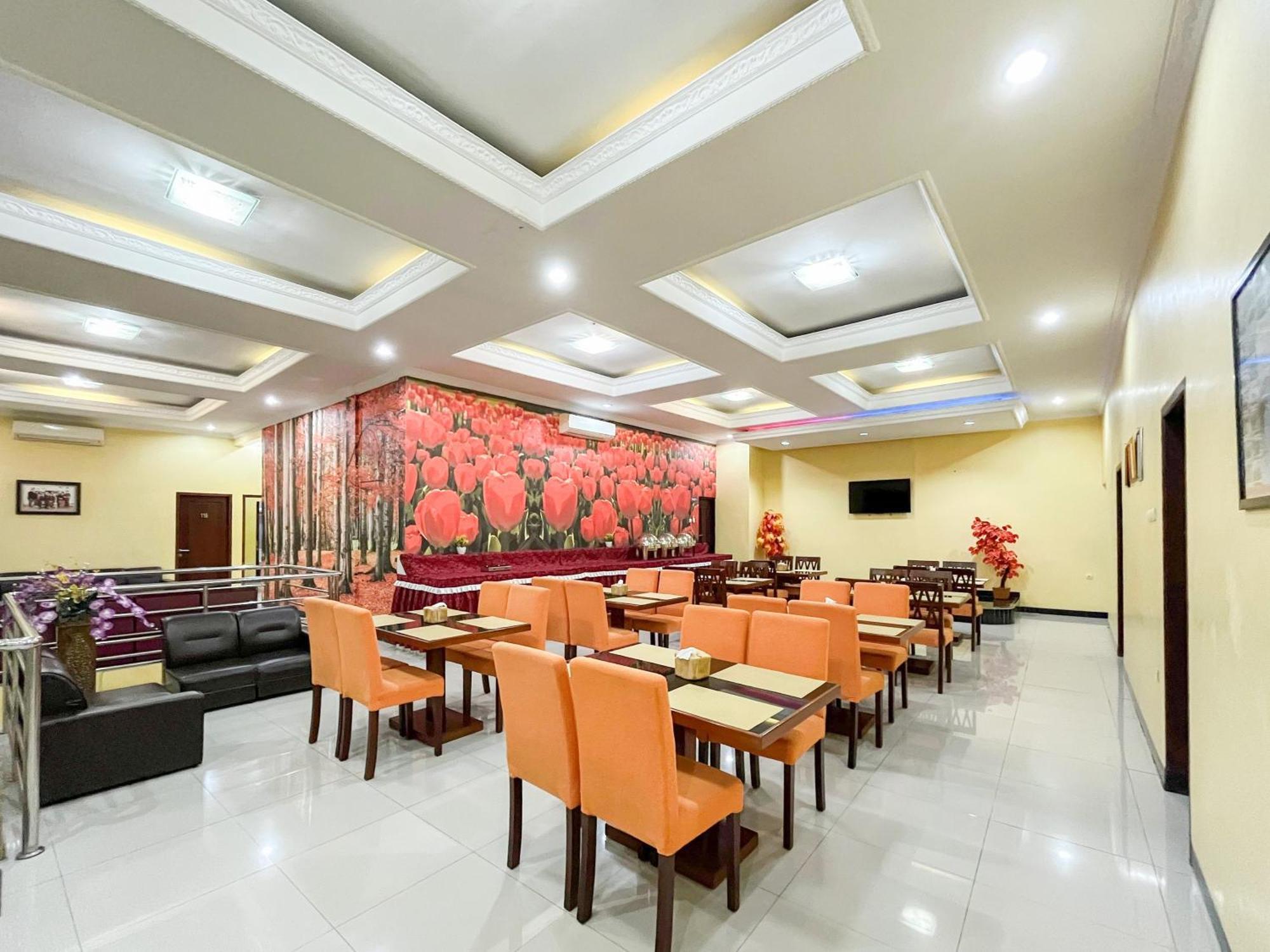 Kartika Hotel Syariah Pacitan Mitra Reddoorz Esterno foto