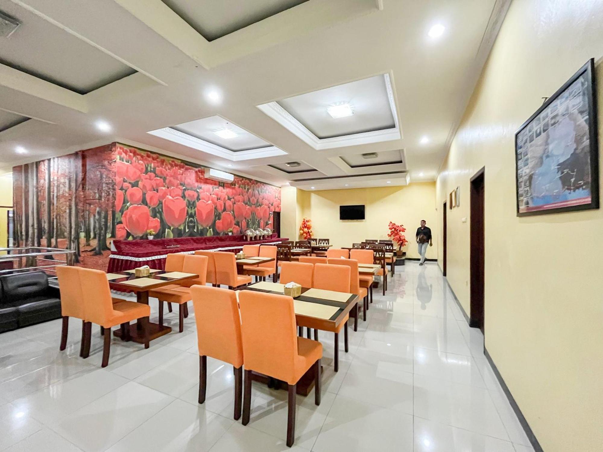 Kartika Hotel Syariah Pacitan Mitra Reddoorz Esterno foto