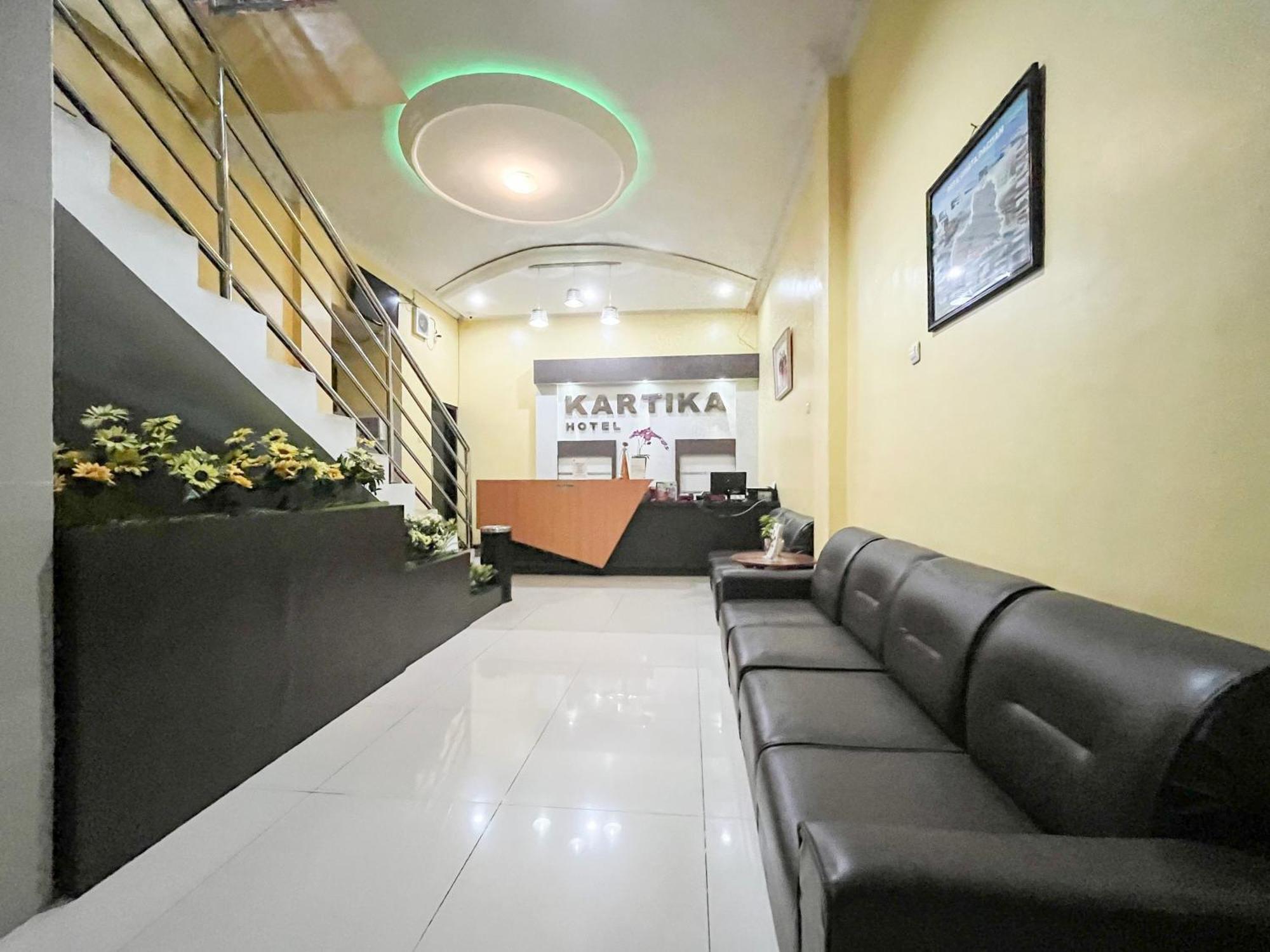 Kartika Hotel Syariah Pacitan Mitra Reddoorz Esterno foto